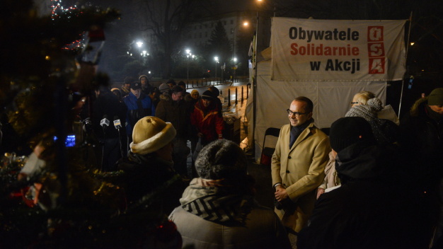 Protestują przed Sejmem. "Atmosfera jest świąteczna"